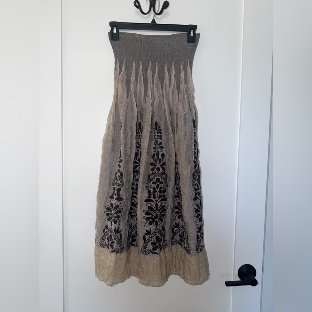 Beautiful tub top or strapless gold & black Lapis fitted dress one size like new